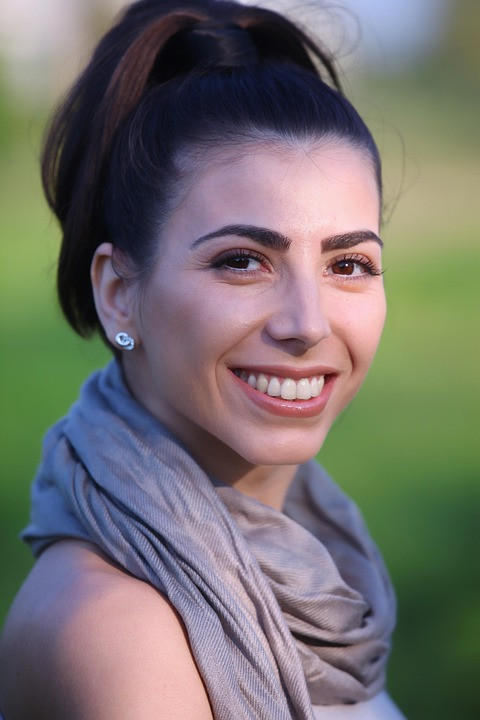 משווק חנון כותב מחדש את “חמשים גוונים של אפור” בטוויטר וזה מעולה